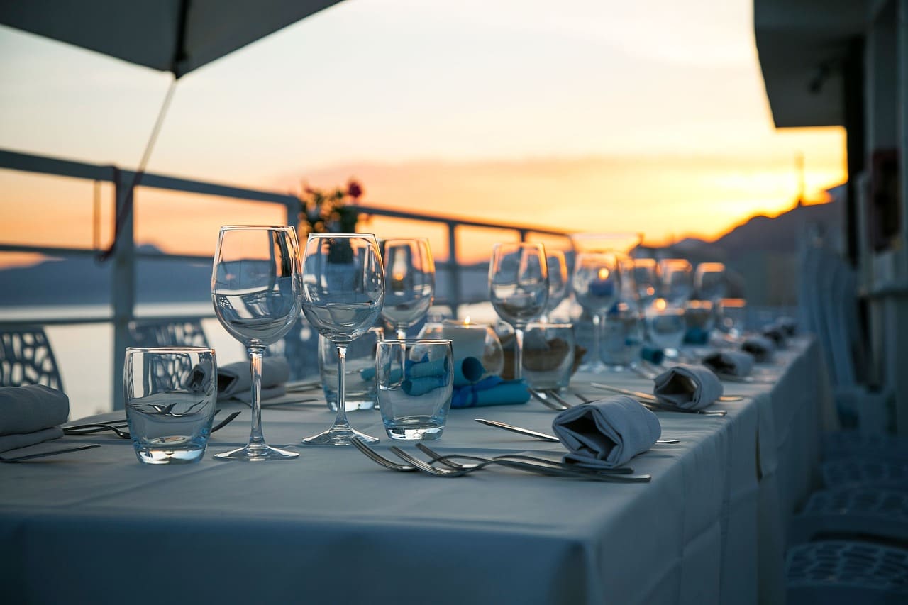 table-5356682_1280 Aruba beachfront restaurants